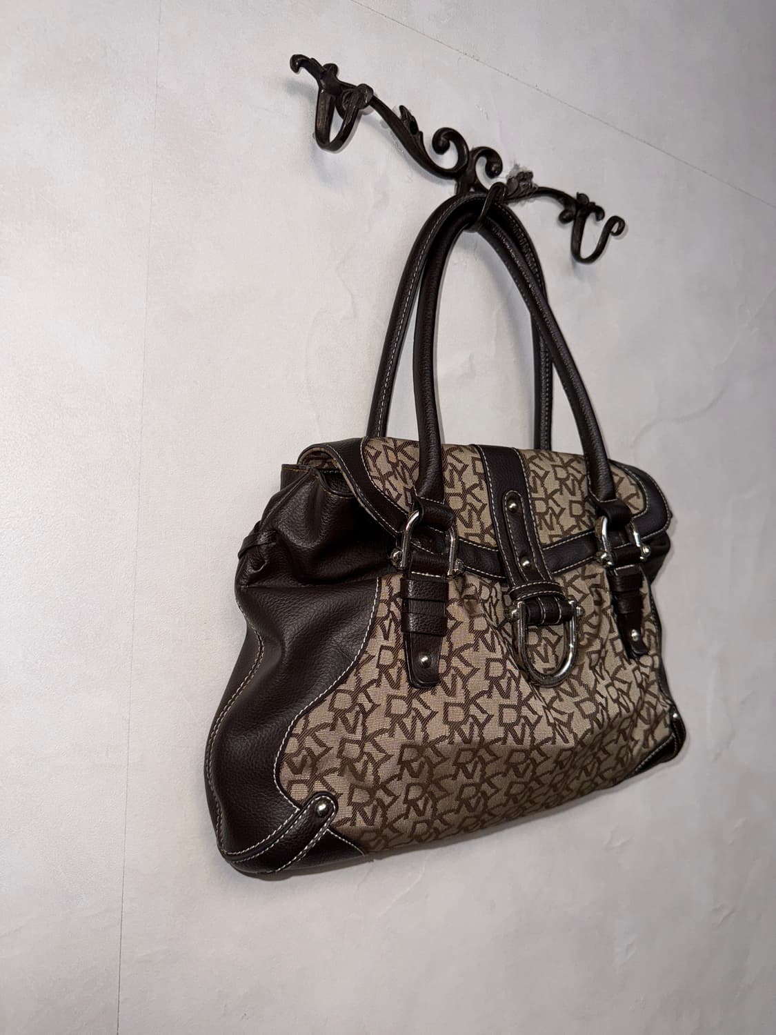 DKNY brown logo buckled shoulder bag 상품이미지2
