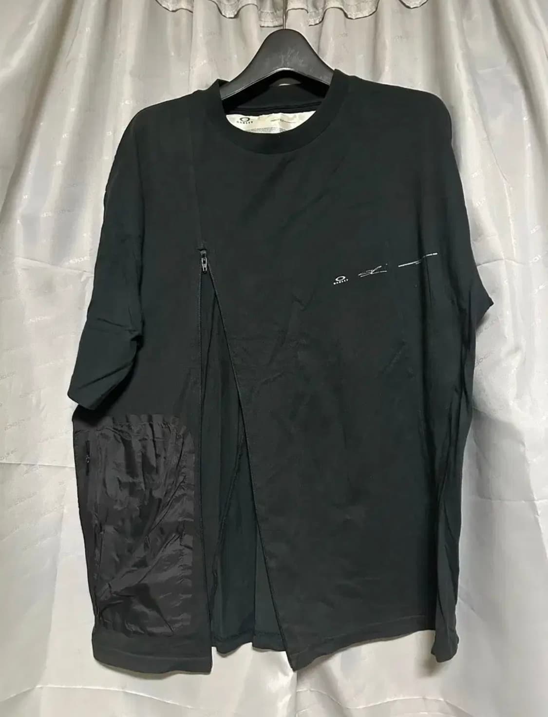 오클리 사무엘로스 지퍼 포켓 반팔 티셔츠 블랙 상품이미지1