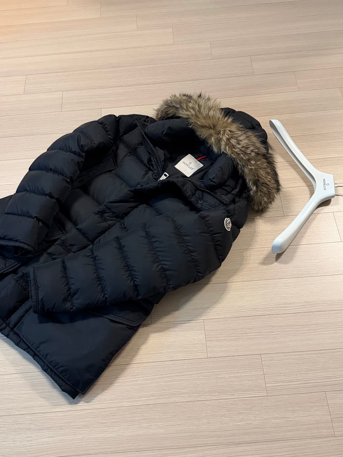 {당일 발송/4size} 몽클레어 클루니 Cluny 블랙 패딩 (리얼퍼) 상품이미지2