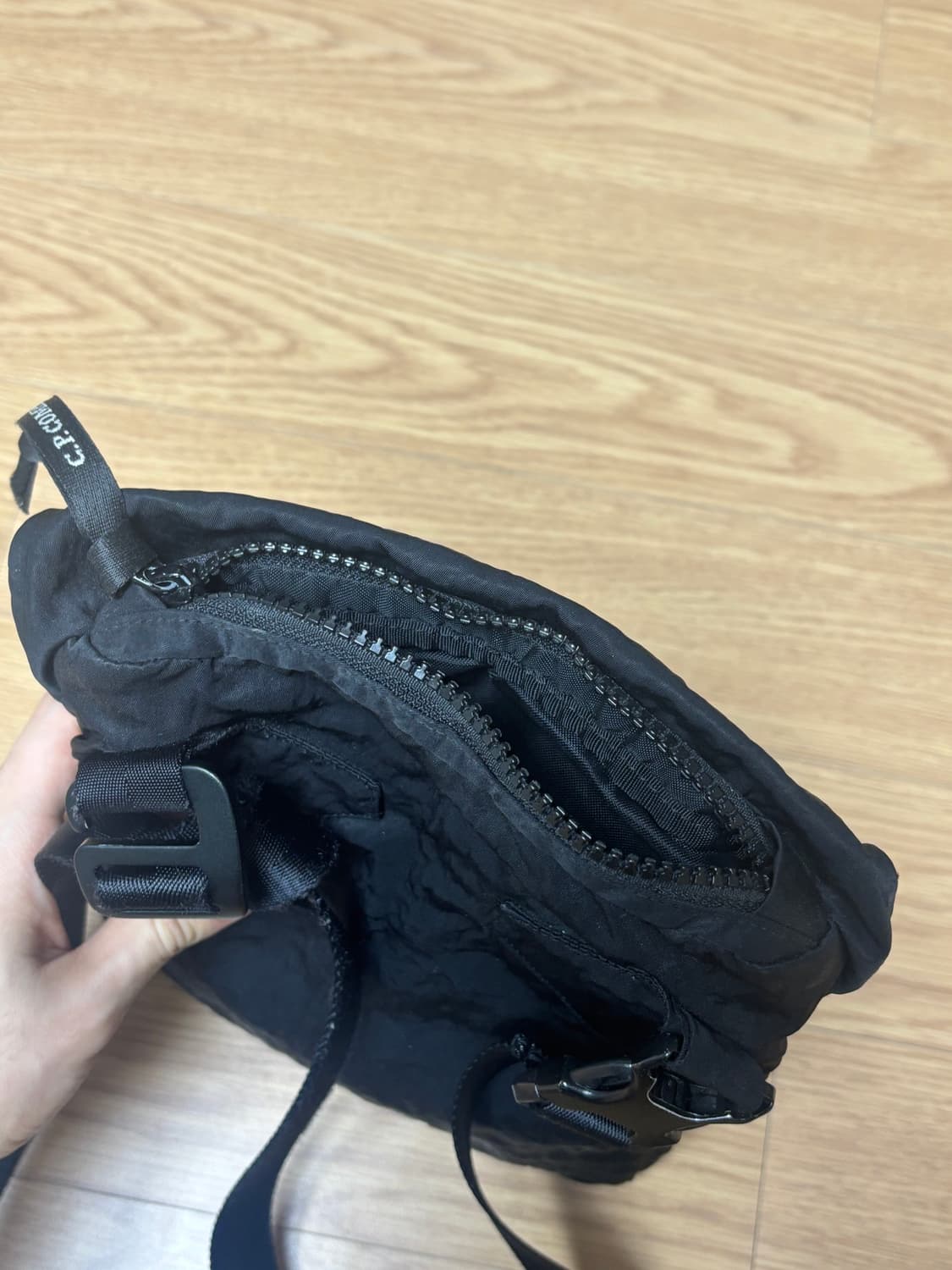 씨피컴퍼니 C.P COMPANY 크로스바디 백 상품이미지3