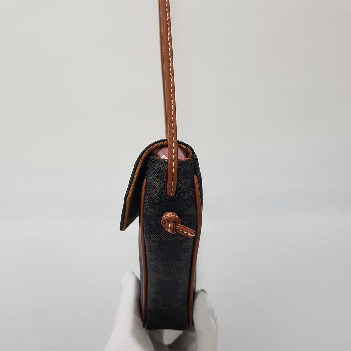 셀린느 트리오페 트라이앵글 숄더 크로스백 상품이미지4