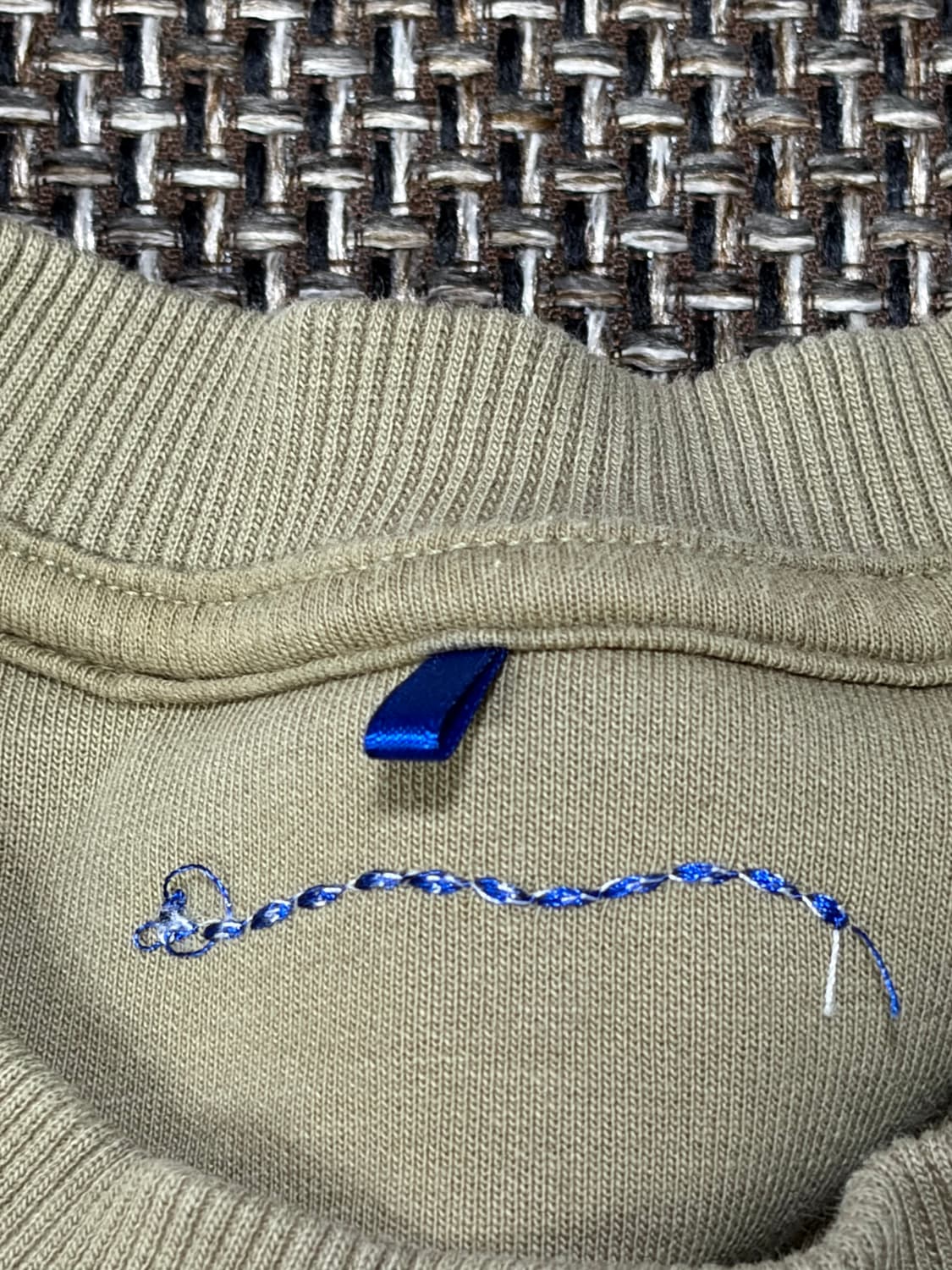 아더에러 테이프 로고 마스크 맨투맨 상품이미지5