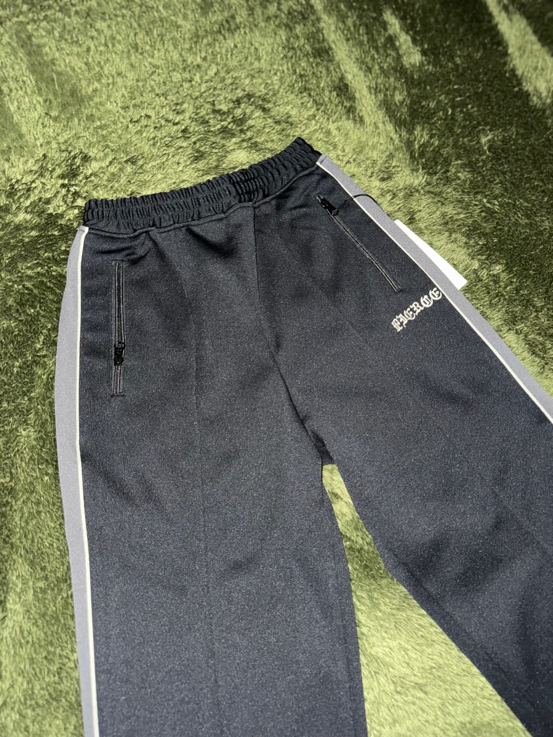 [S] Fierce 피어스 자수 로고 플레잉 트랙 팬츠 블랙 상품이미지4