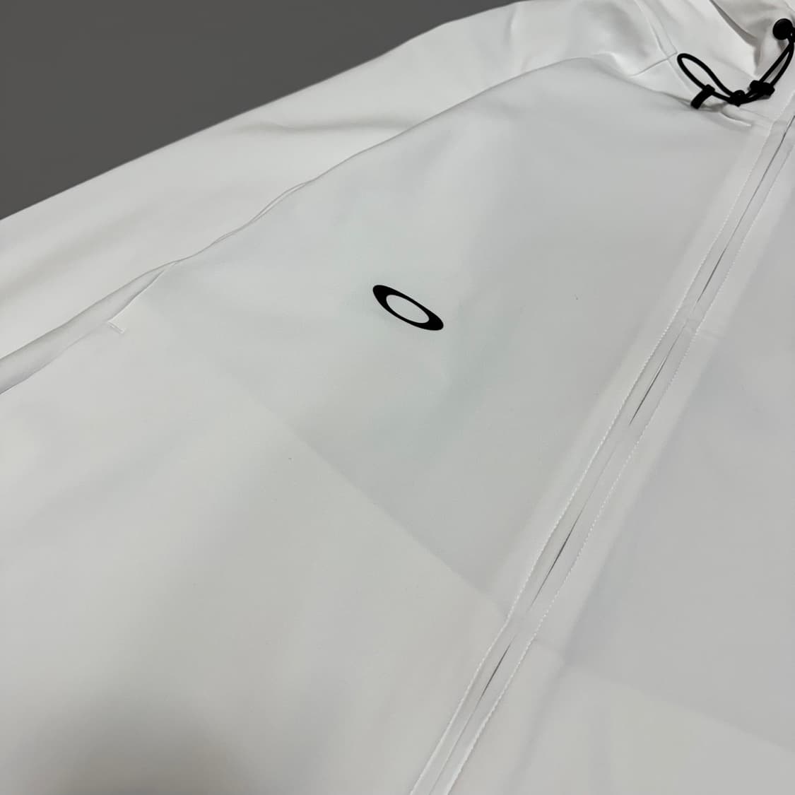 오클리(OAKLEY) 화이트 인핸스 그리드 폴리에스터 후드 윈드브레이커 상품이미지4