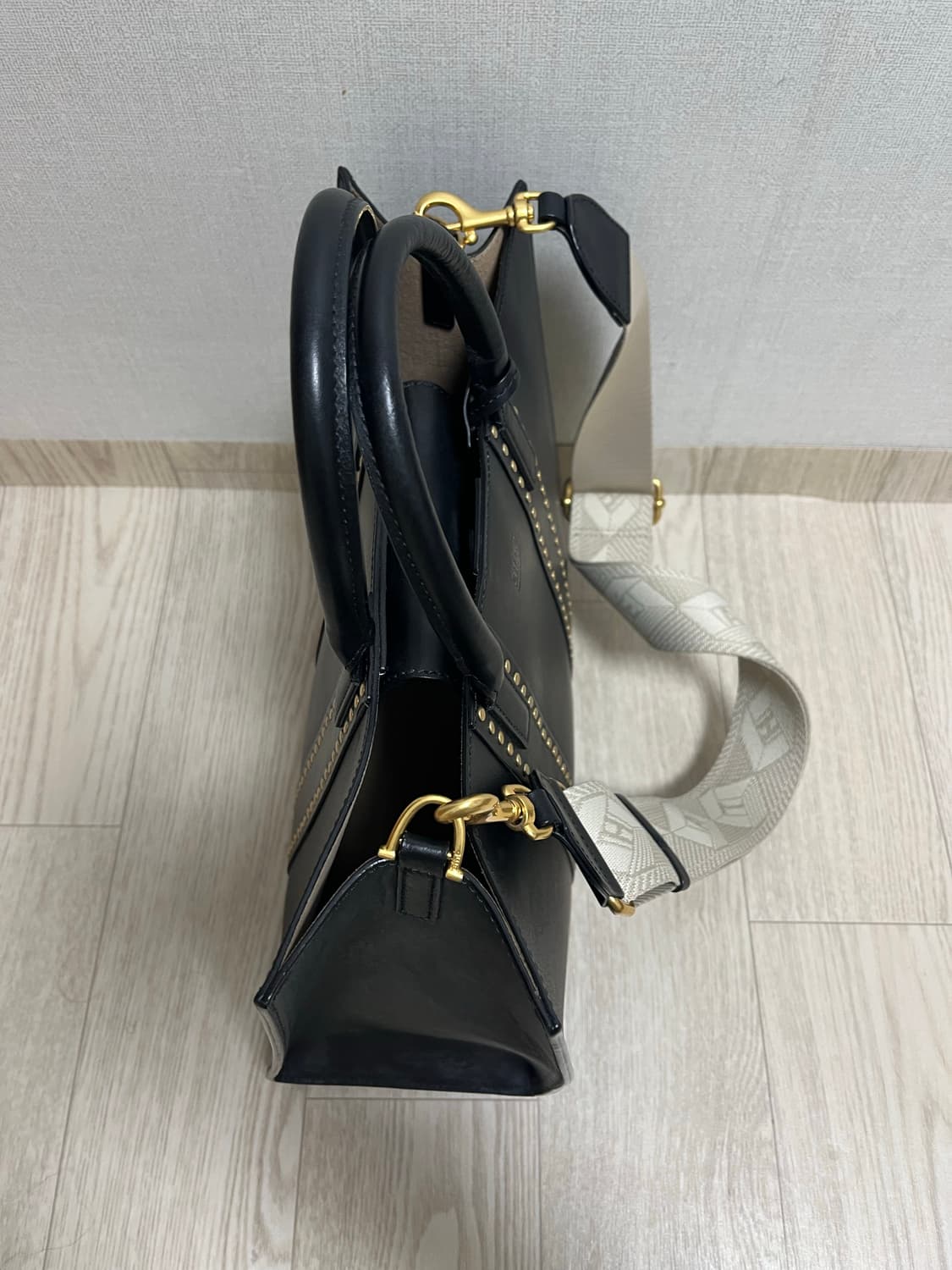 아떼 바네사브루노 오페라백 라지 블랙 상품이미지4