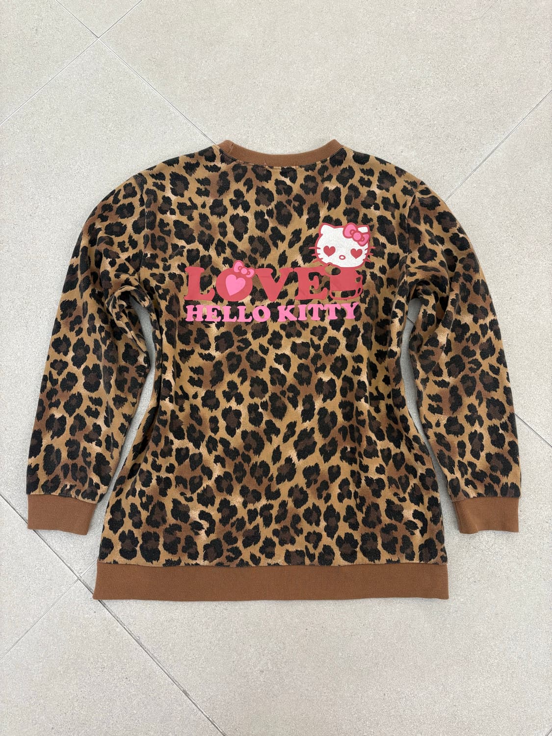 레오파드 키티 맨투맨 상품이미지1