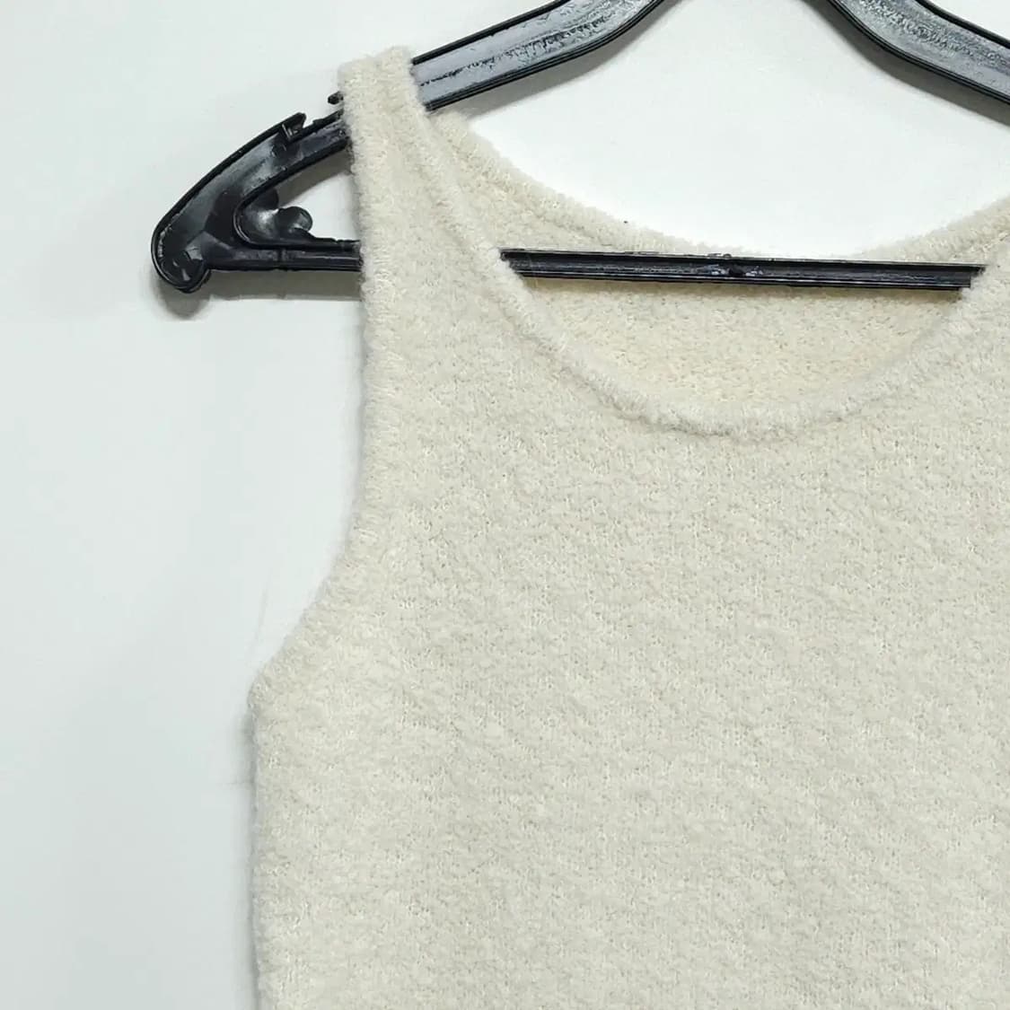 로우클래식 LOW CLASSIC 슬리브리스 니트 탑공홈가 약 20만 원 상품이미지3