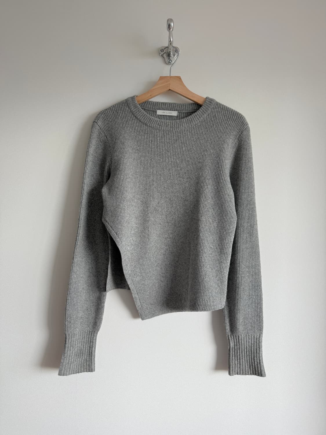 로우클래식(LOW CLASSIC) 비대칭 울 니트 상품이미지1