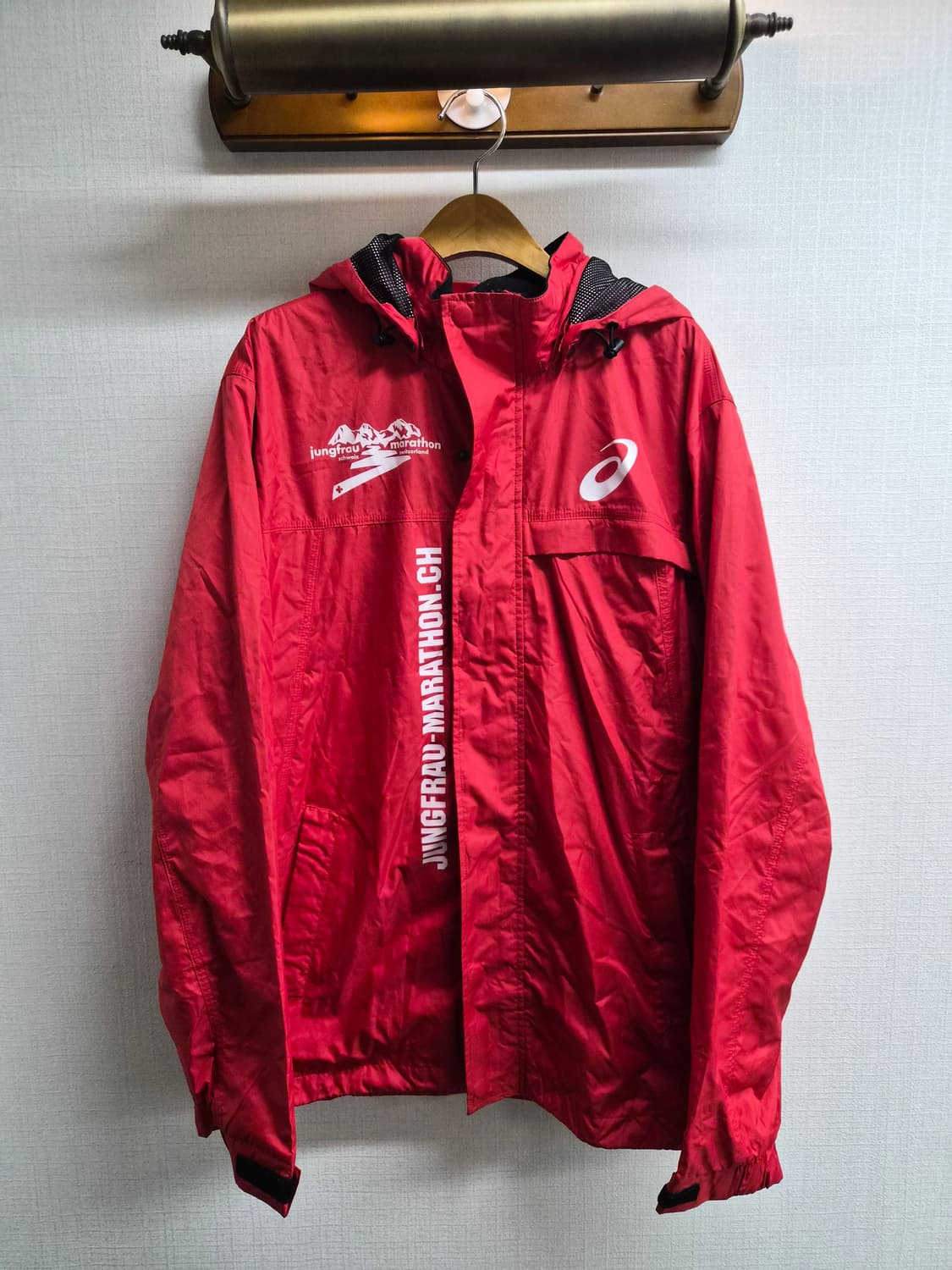 L/105) 아식스 스위스 융프라우 마라톤 기념 바람막이 팝니다 상품이미지1