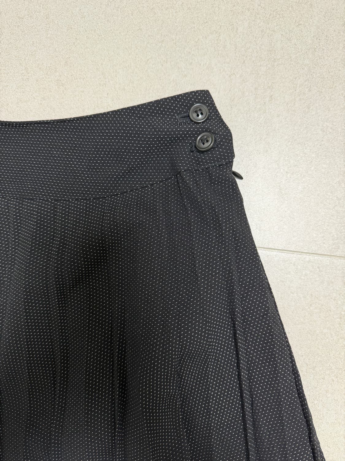 dots pleats midi skirt 도트 플리츠 버튼 스커트 상품이미지2