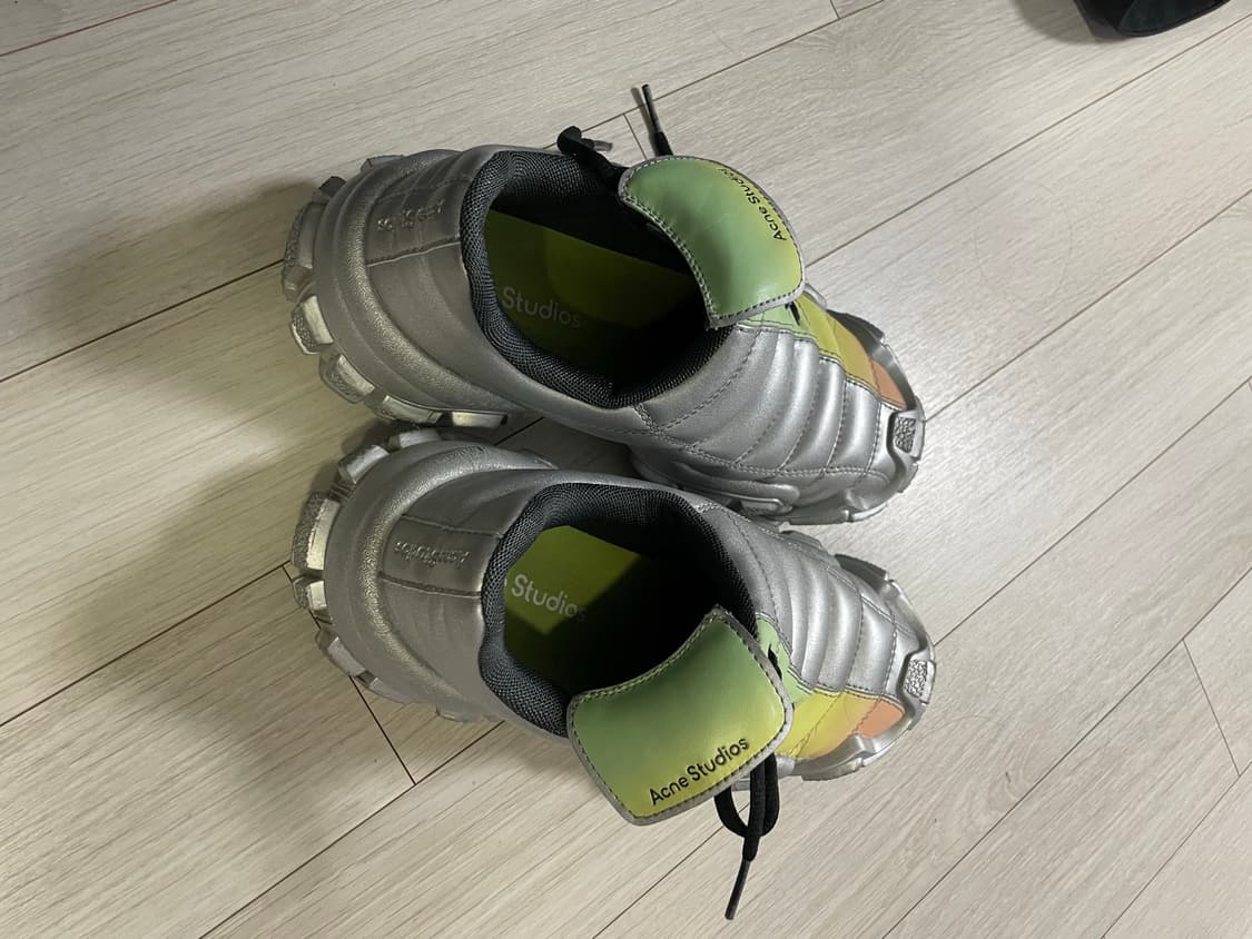 아크네스튜디오 볼스터 풋볼 스니커즈 그레이 그린 상품이미지4