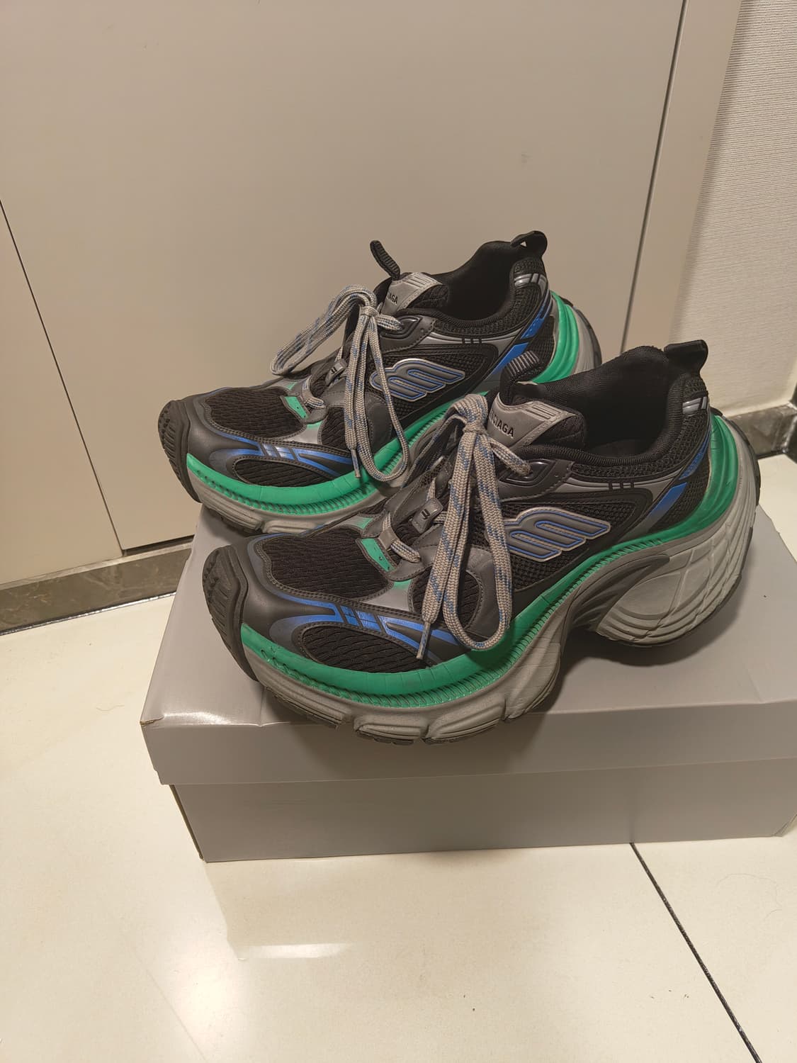 발렌시아가 10xl 런웨이 모델 42 상품이미지1