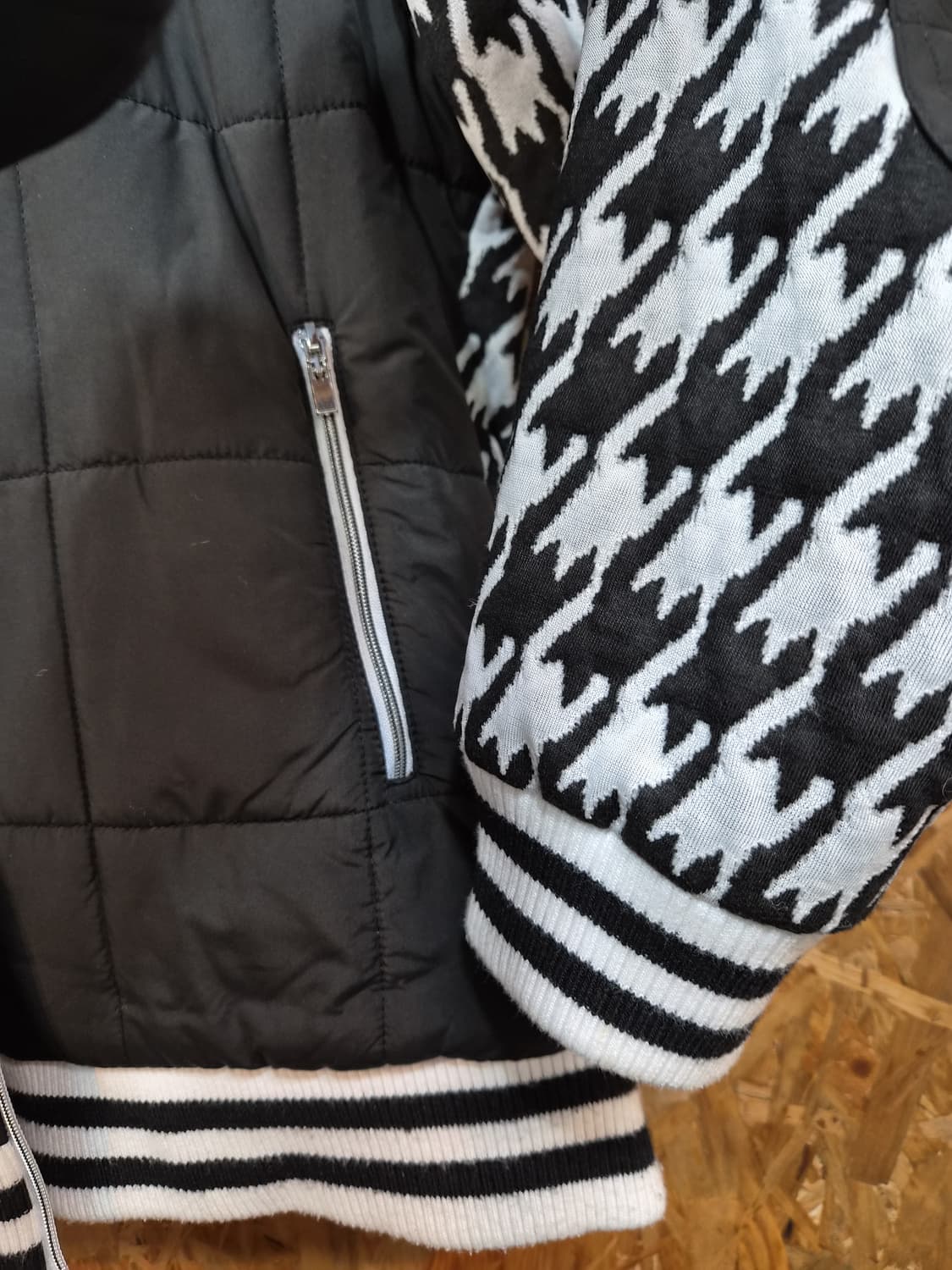 KYJ GOLF의 하운드투스 퀼팅 점퍼
사이즈 105 상품이미지7