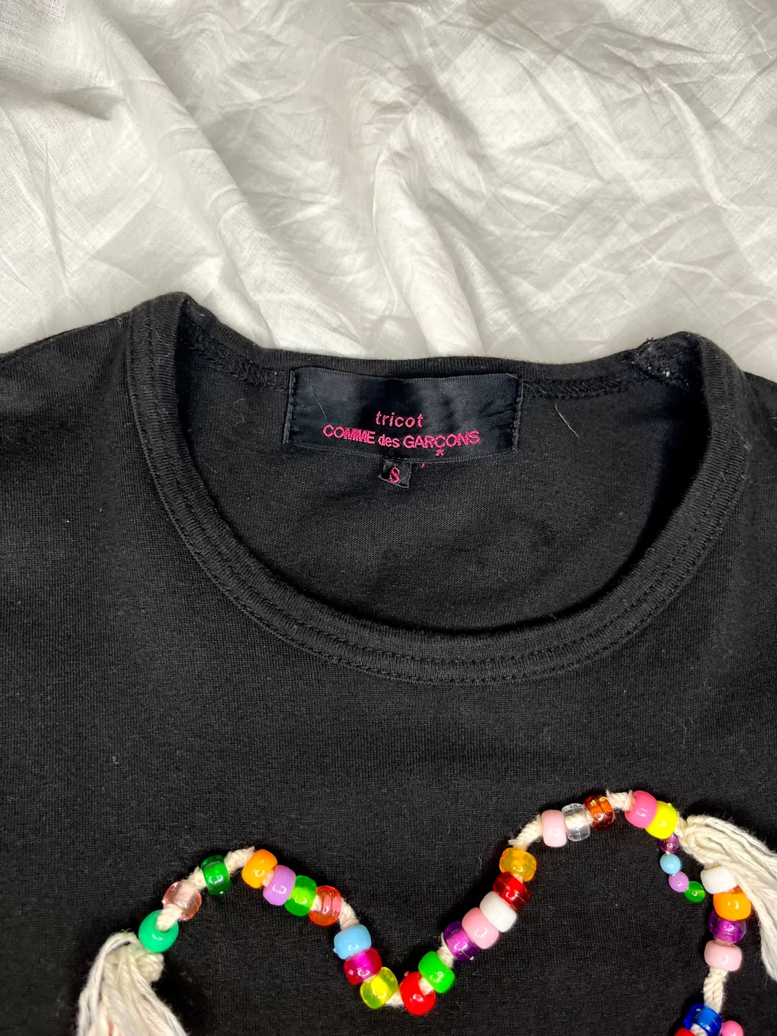 꼼데가르송 트리콧 비즈 하트 블랙 티셔츠 상품이미지2