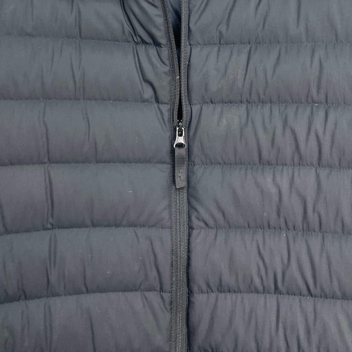 유니클로 울트라 라이트 다운 블랙 패딩 L 상품이미지3