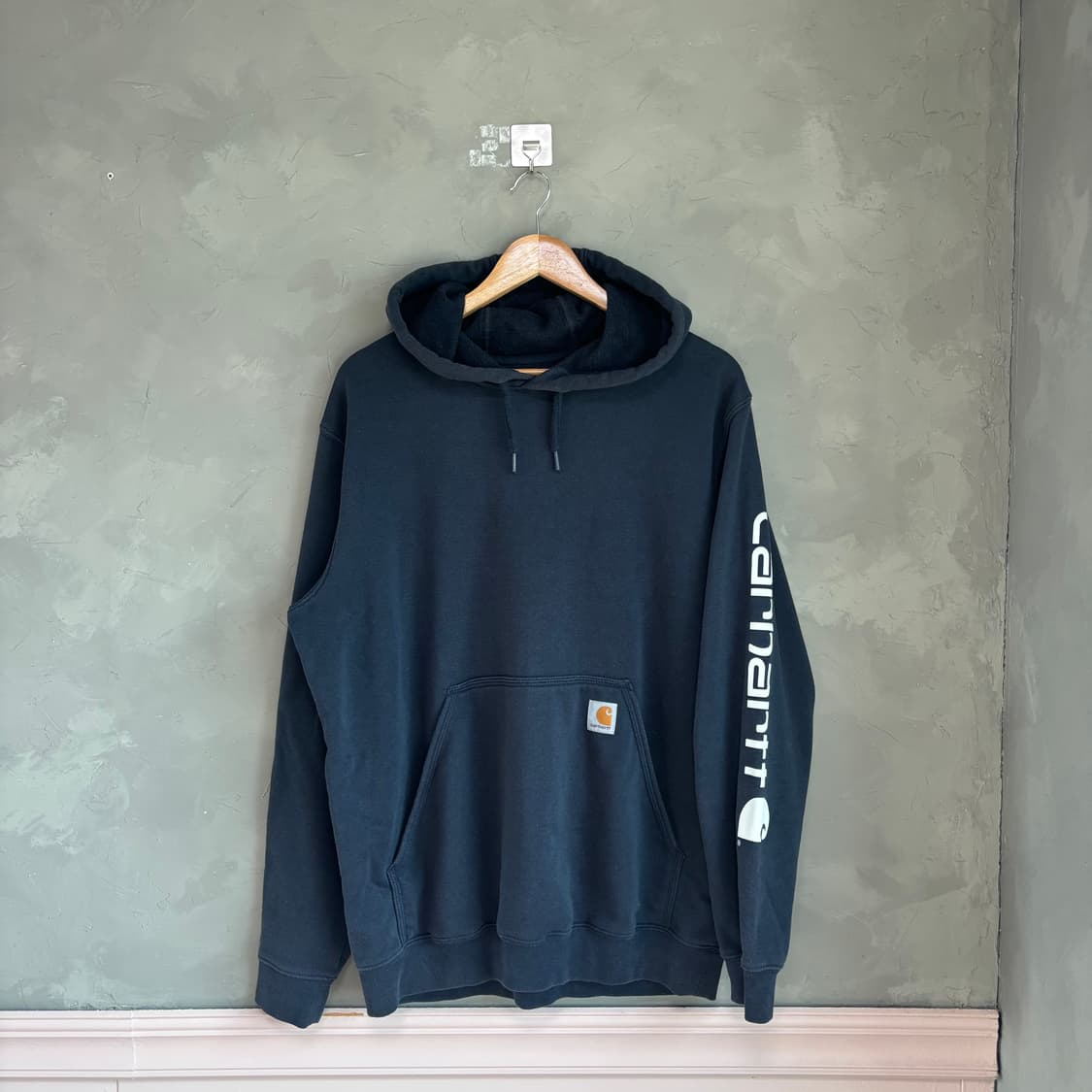 칼하트 미드웨이트 로고 후드 네이비 상품이미지1