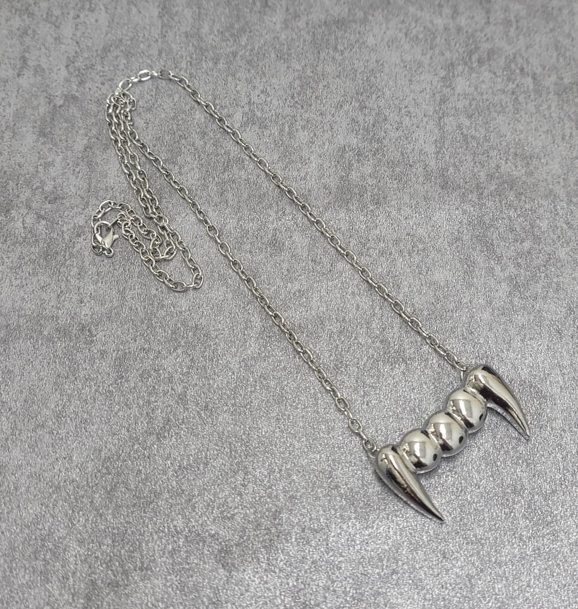 Vampire Teeth 목걸이 상품이미지2