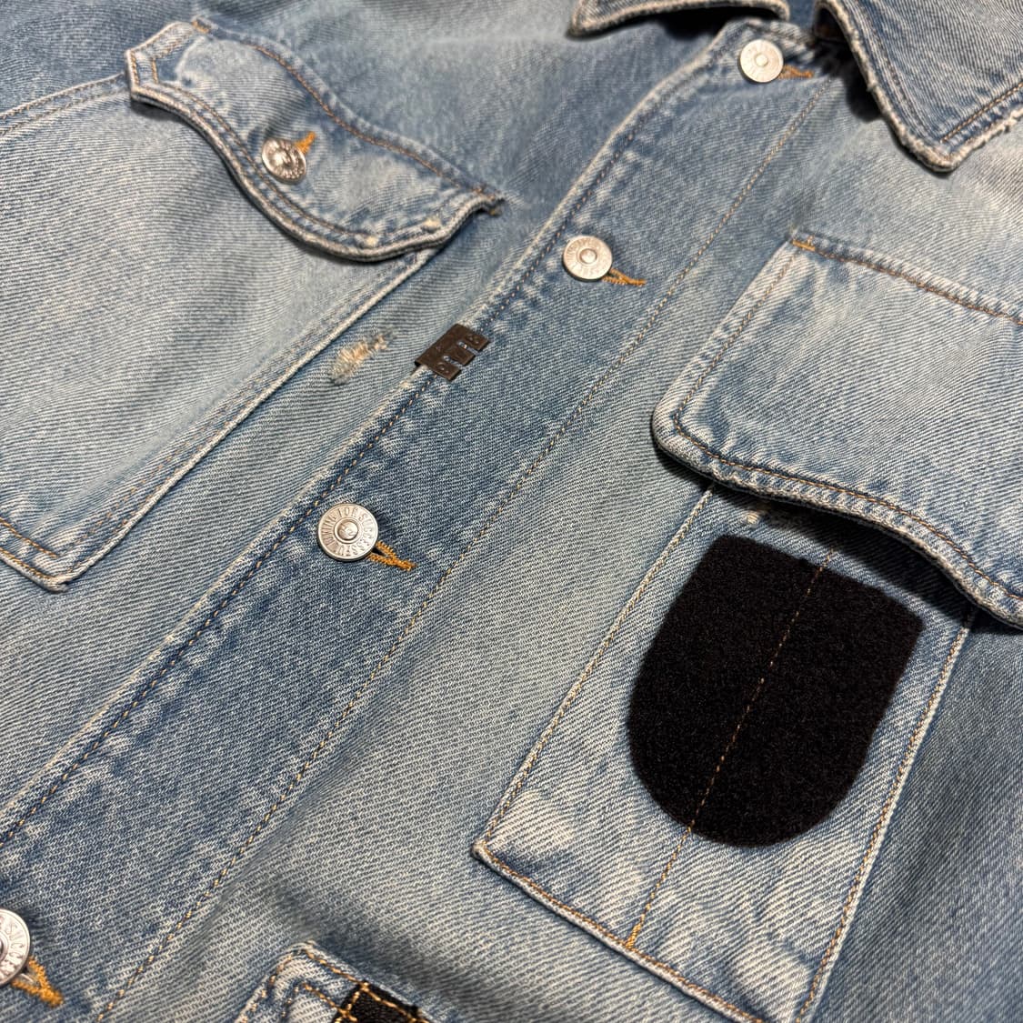 디젤(DIESEL) 라이트블루컬러 워시드 데님 디스트로이드 커버올 자켓 상품이미지4