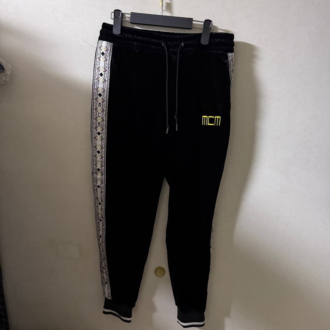 엠씨엠 MCM 남성 벨벳 트레이닝 팬츠 하의 M (남성 33-34정도) 상품이미지1