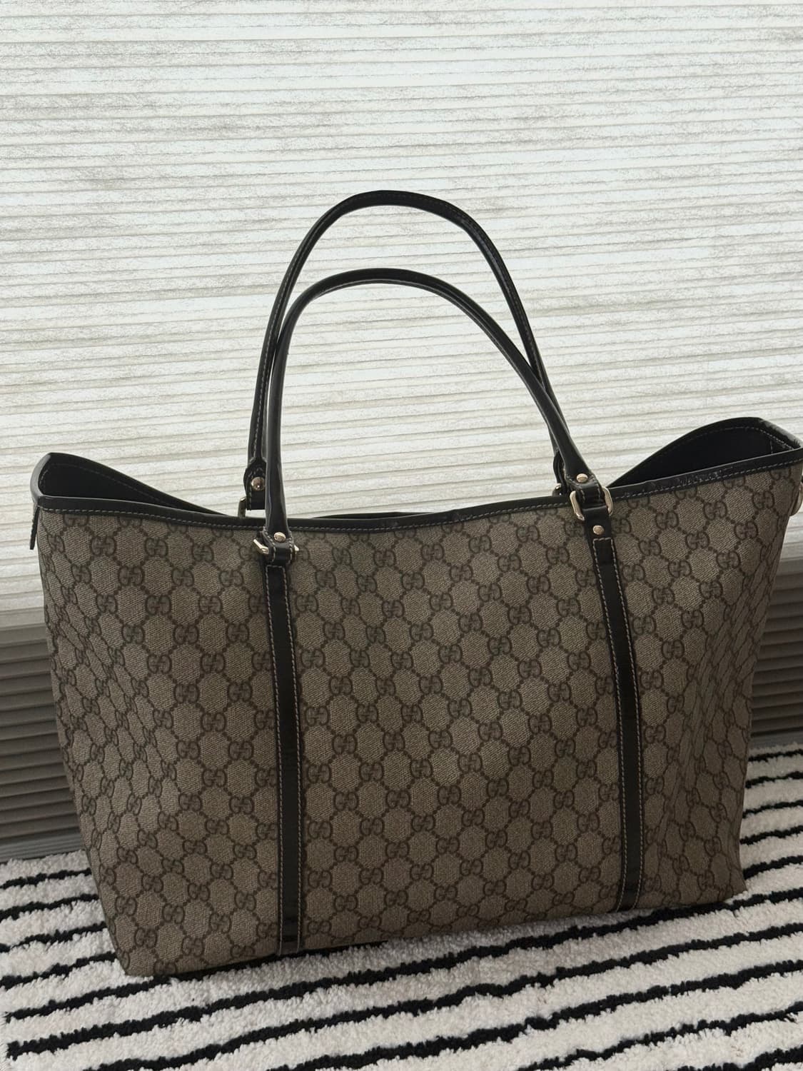 GUCCI GG 수프림 조이 쇼퍼백 오버사이즈 상품이미지2