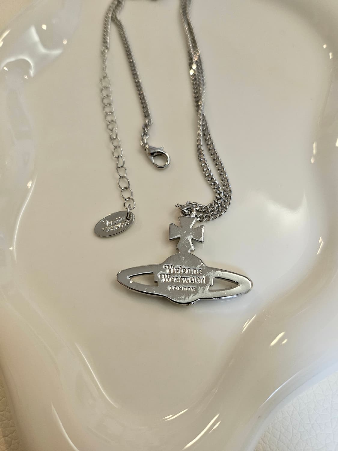 비비안웨스트우드 업사이클링 큐빅  목걸이 상품이미지3