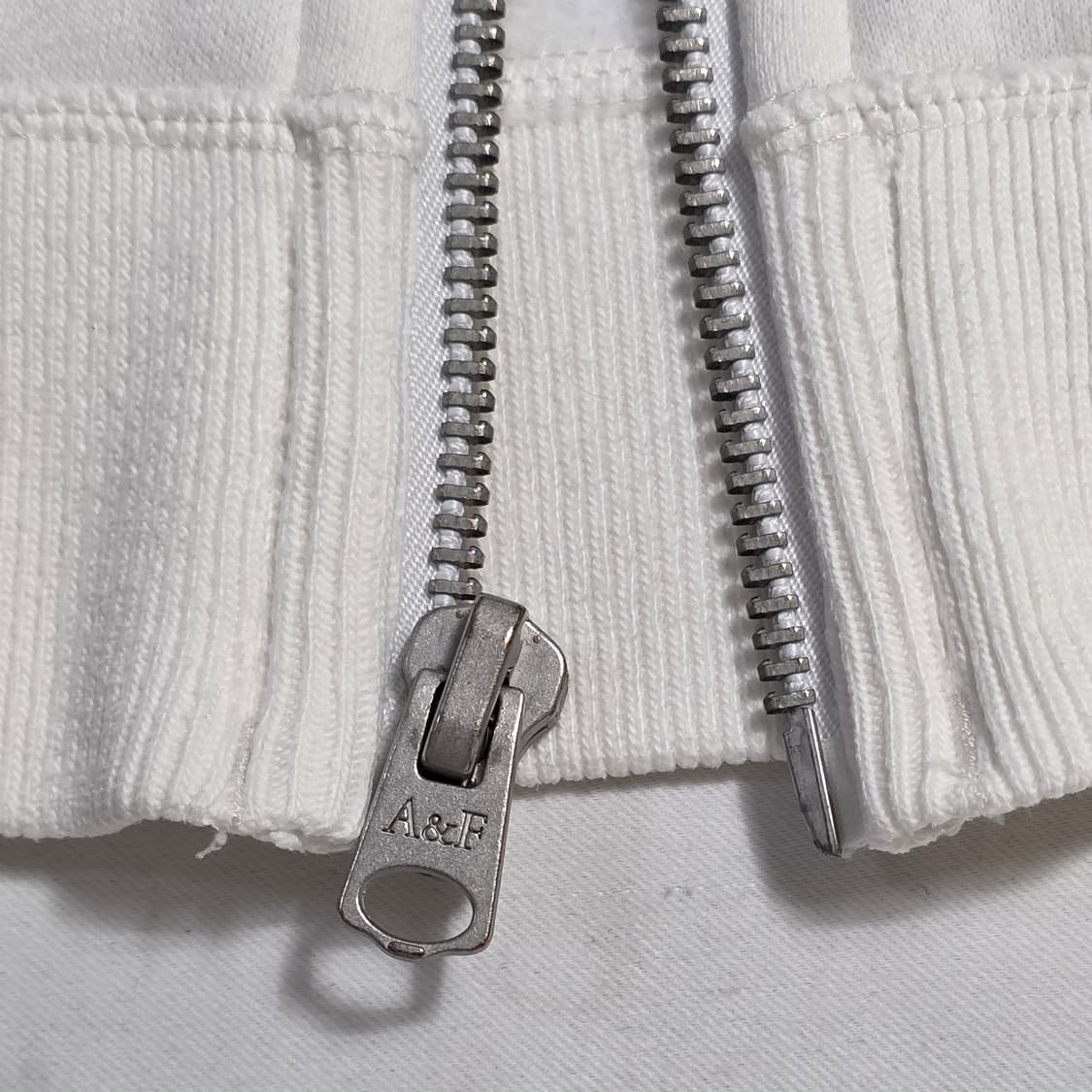 1799 아베크롬비앤피치 A&F 남성 머슬핏 후드집업 M 화이트 공용 상품이미지4