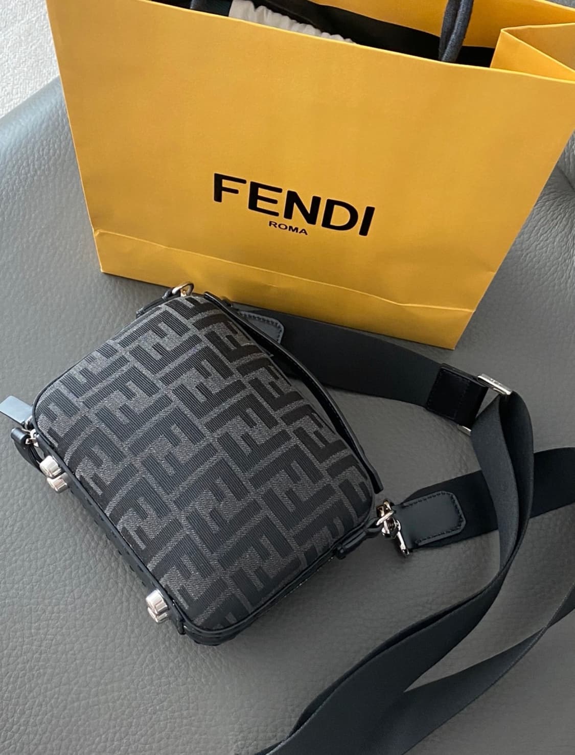 펜디 숄더 남성크로스백 상품이미지2