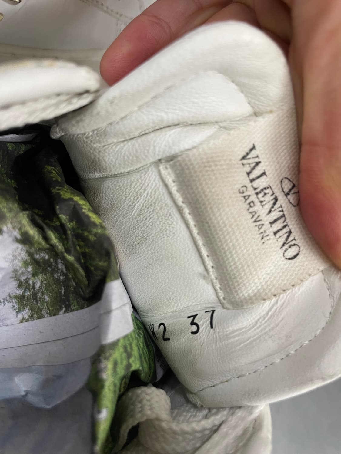 발렌티노 락스터드 스니커즈 37 상품이미지9