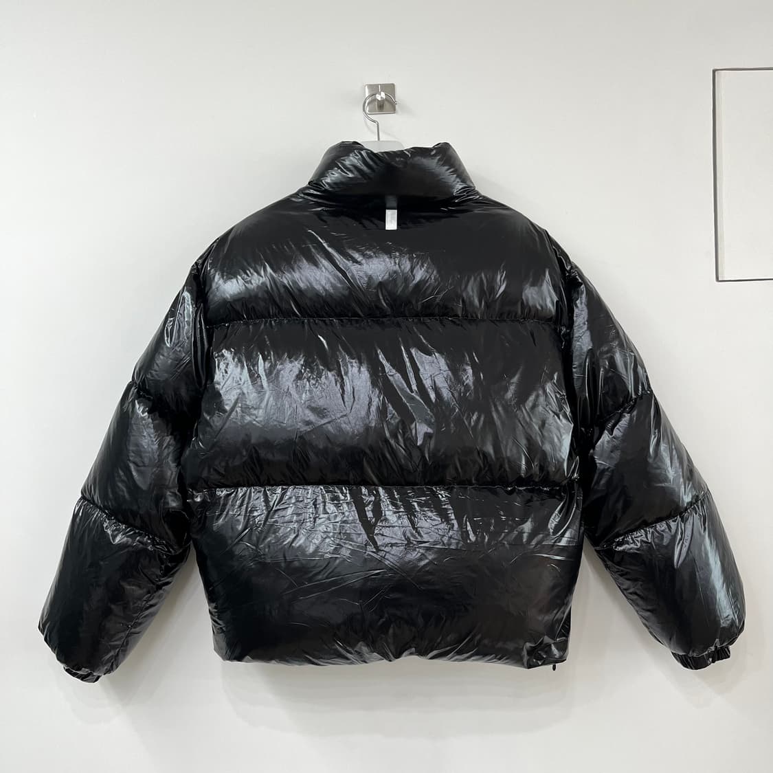 노매뉴얼 LUKE 덕다운 글로시 블랙 패딩 상품이미지3