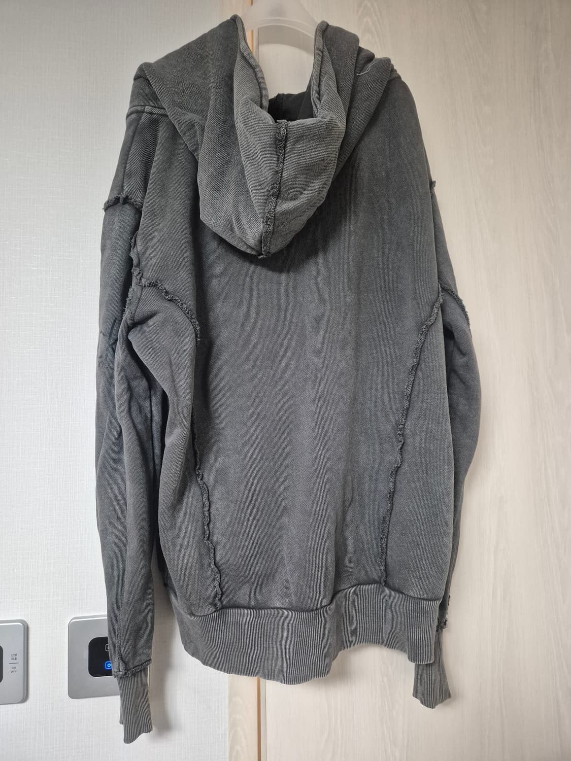 캐빈클라인 사선 데미지 워싱 후드집업 상품이미지3