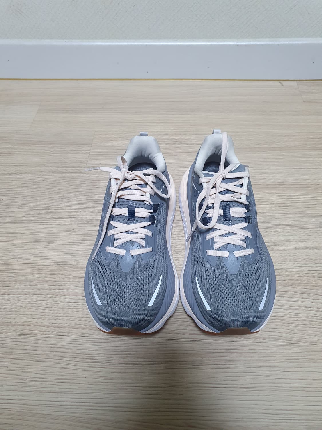 써코니 허리케인 24 러닝화 240 상품이미지3