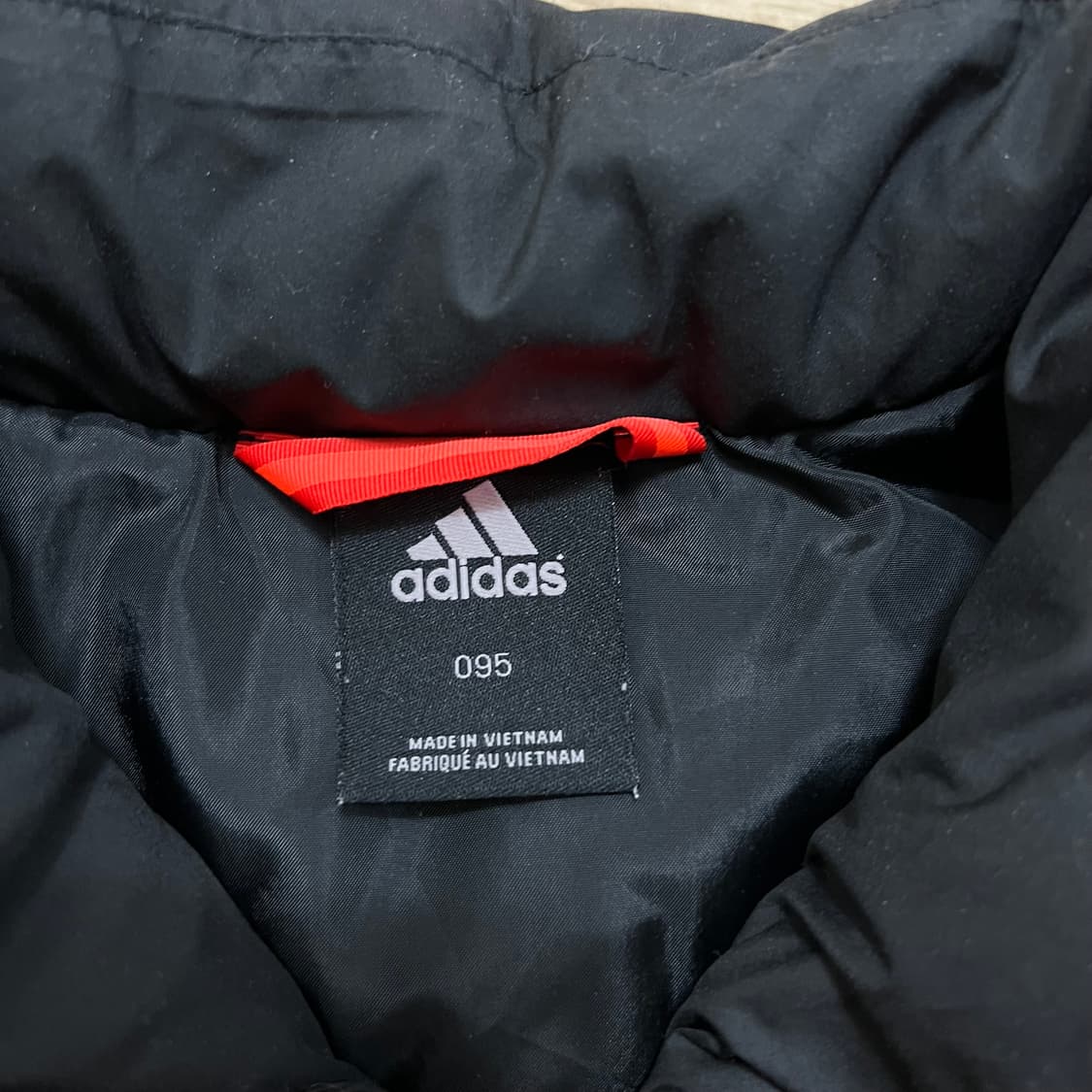 아디다스 덕다운 로고 베이직 패딩 조끼 [블랙] M/95 상품이미지5