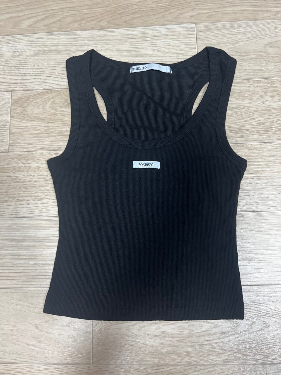 보헤미안서울 베이직 슬리브리스 크롭탑 블랙 상품이미지6