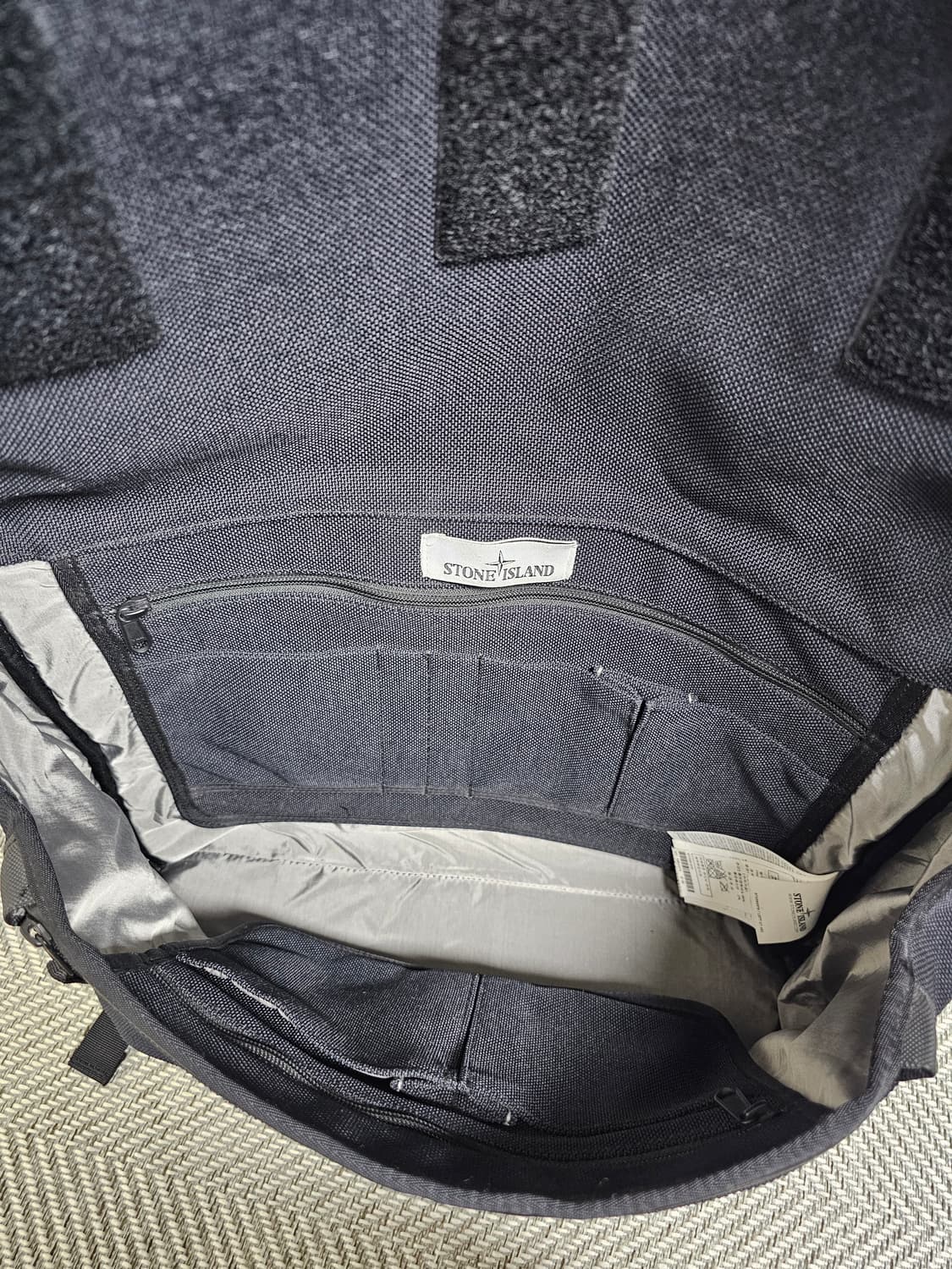 스톤아일랜드 리플렉티브 메신저백 상품이미지6