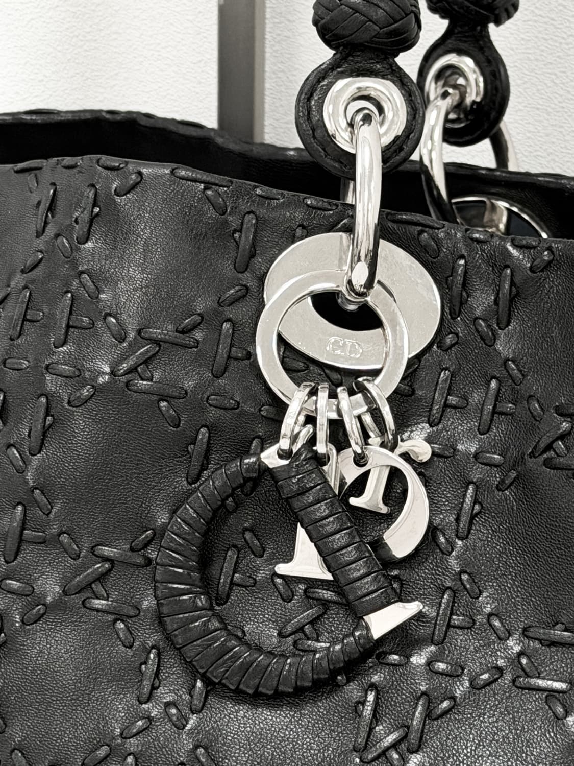 디올 소프트 레더 스티치 까나쥬 쇼퍼백 상품이미지7