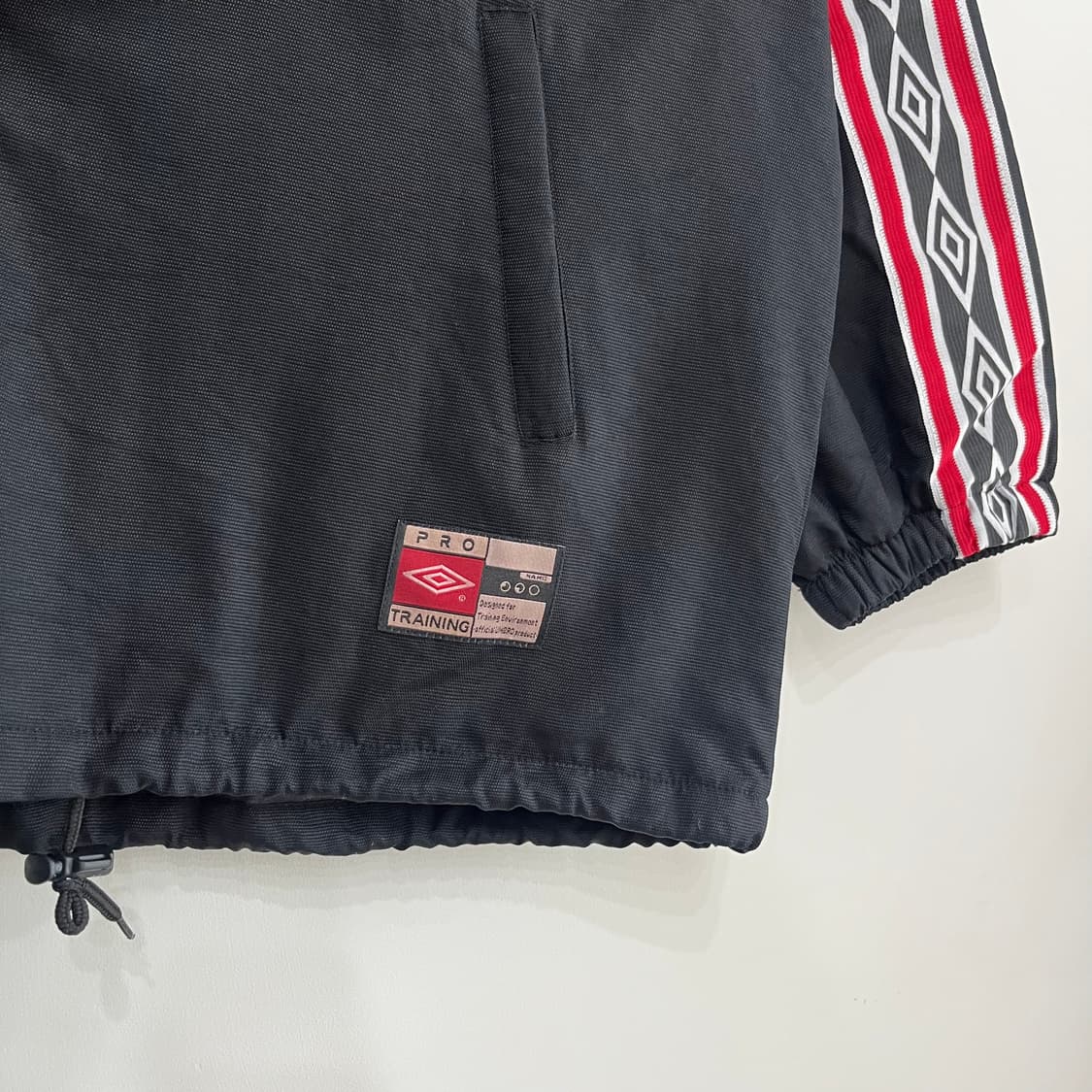 엄브로 00s 사이드라인 빅로고 바람막이 점퍼 상품이미지5