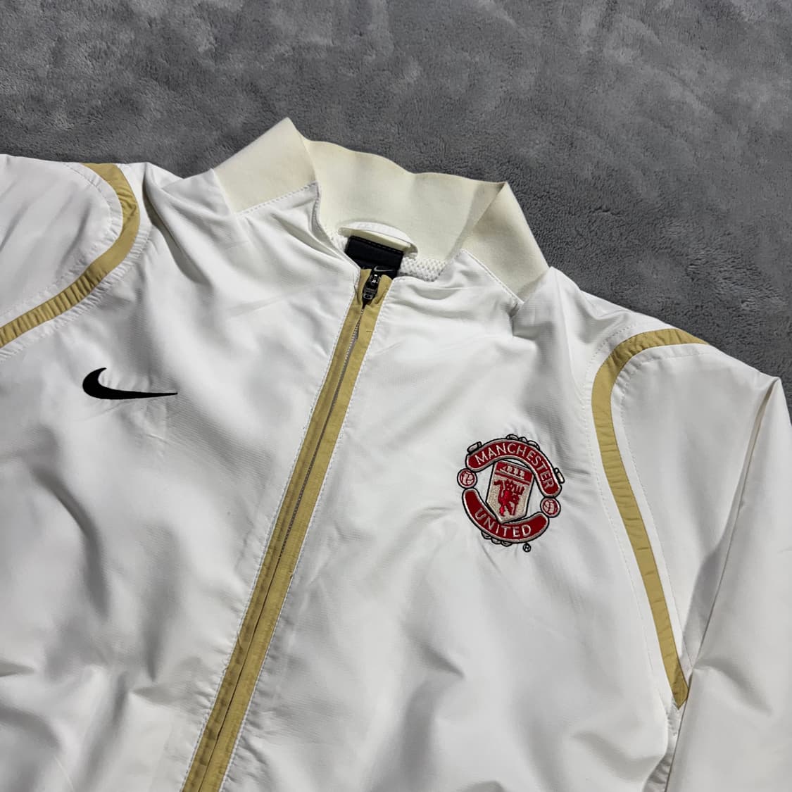 나이키 맨유 화이트 골드 바람막이  상품이미지2