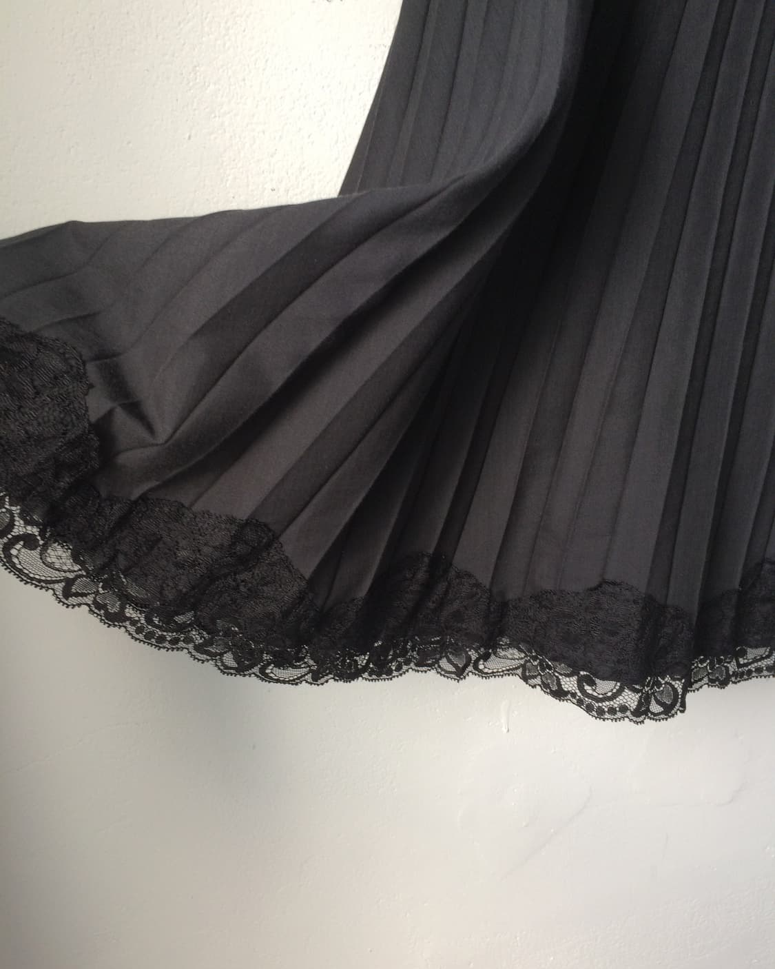 Lace trimming pleats midi skirt 상품이미지4