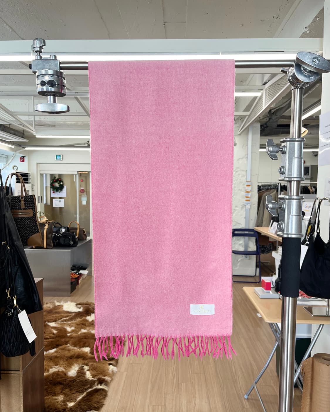 꾸레쥬 핑크 로고 스카프 상품이미지1