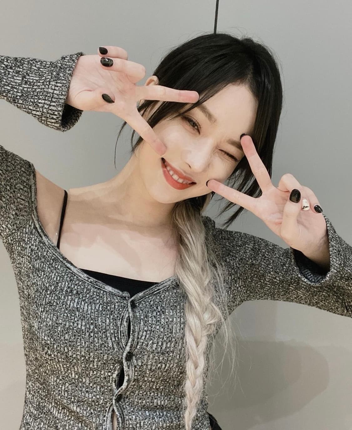 쓰리타임즈 에스타 윈터 가디건 원숄더 챠콜 상품이미지2