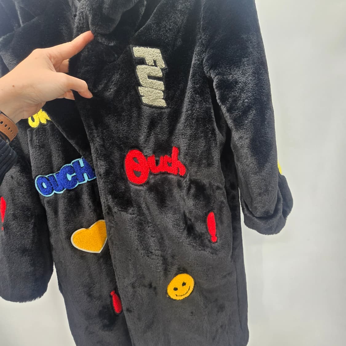 블랙 퍼 코트 패치 장식 상품이미지7