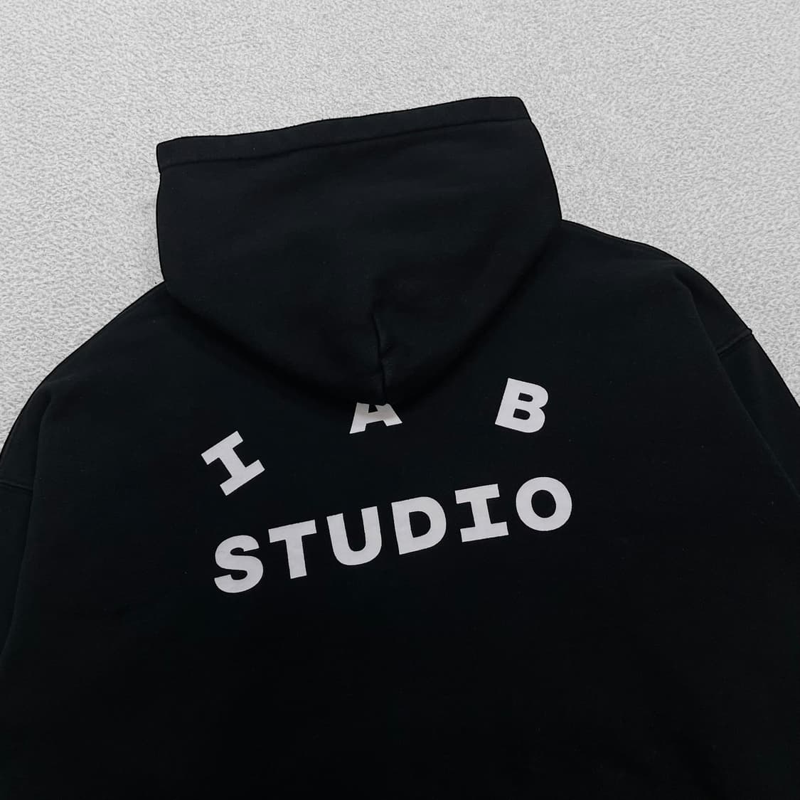 아이앱스튜디오 스펠 로고 후드티 블랙 상품이미지3