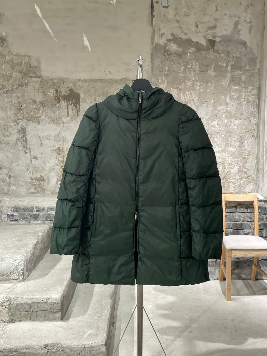 미우미우 꼬르소꼬모 그린 앤 블랙 리버시블 투 웨이 덕 다운 자켓 상품이미지1