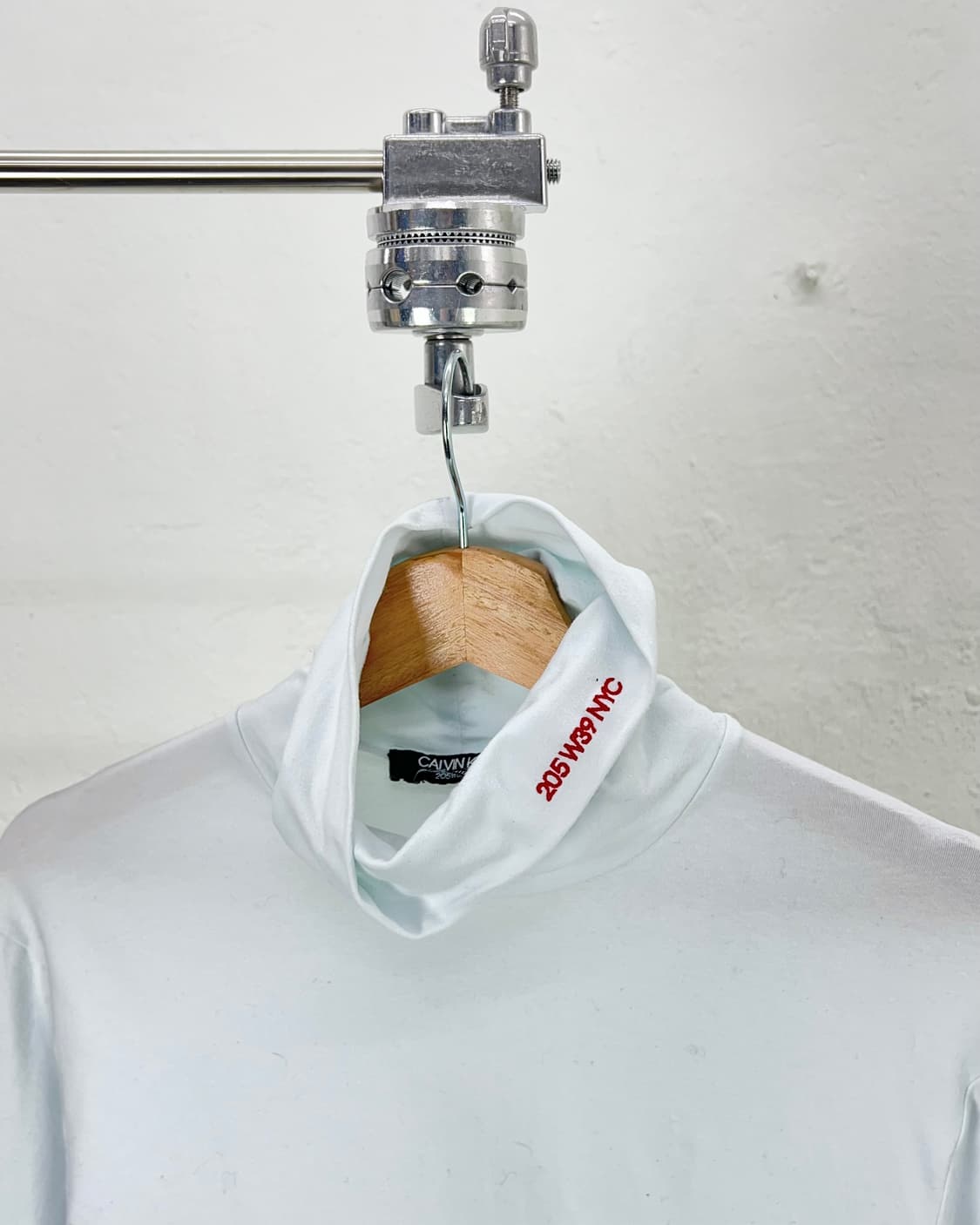 켈빈클라인 205W39NYC 라이트 블루 터틀넥 상품이미지1