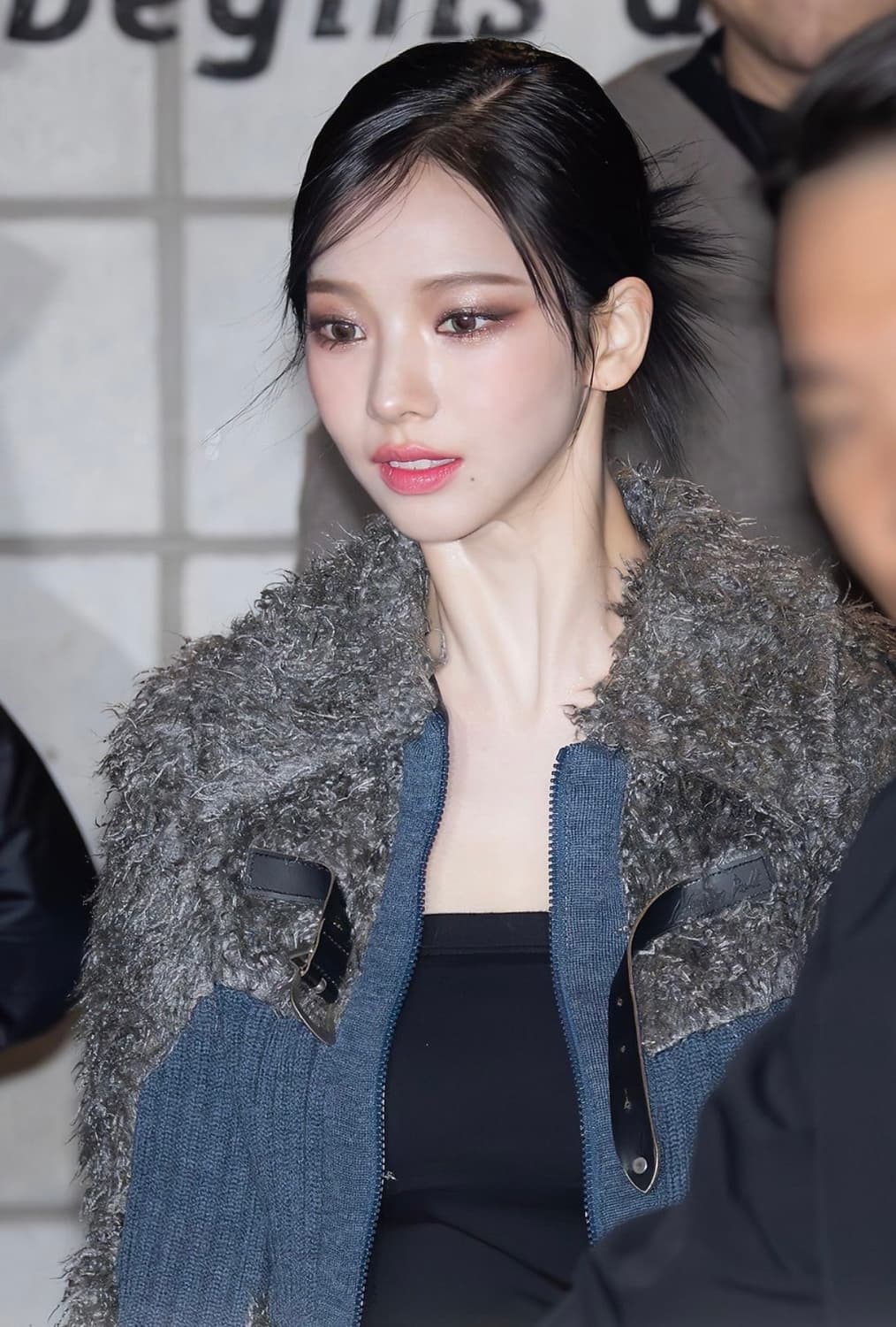 (카리나 착용) 앤더슨벨 우먼 올가 헤어리 니트 집업 퍼자켓 상품이미지5