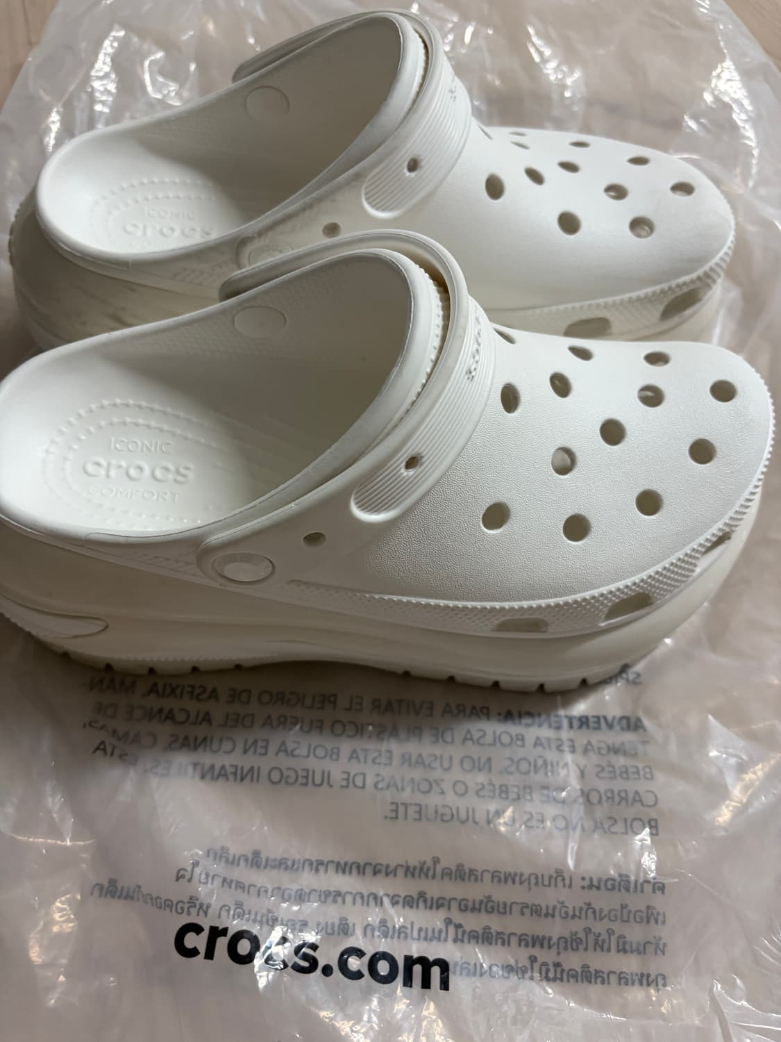 크록스 클래식 메가 크러쉬 클로그 화이트 w8 상품이미지4