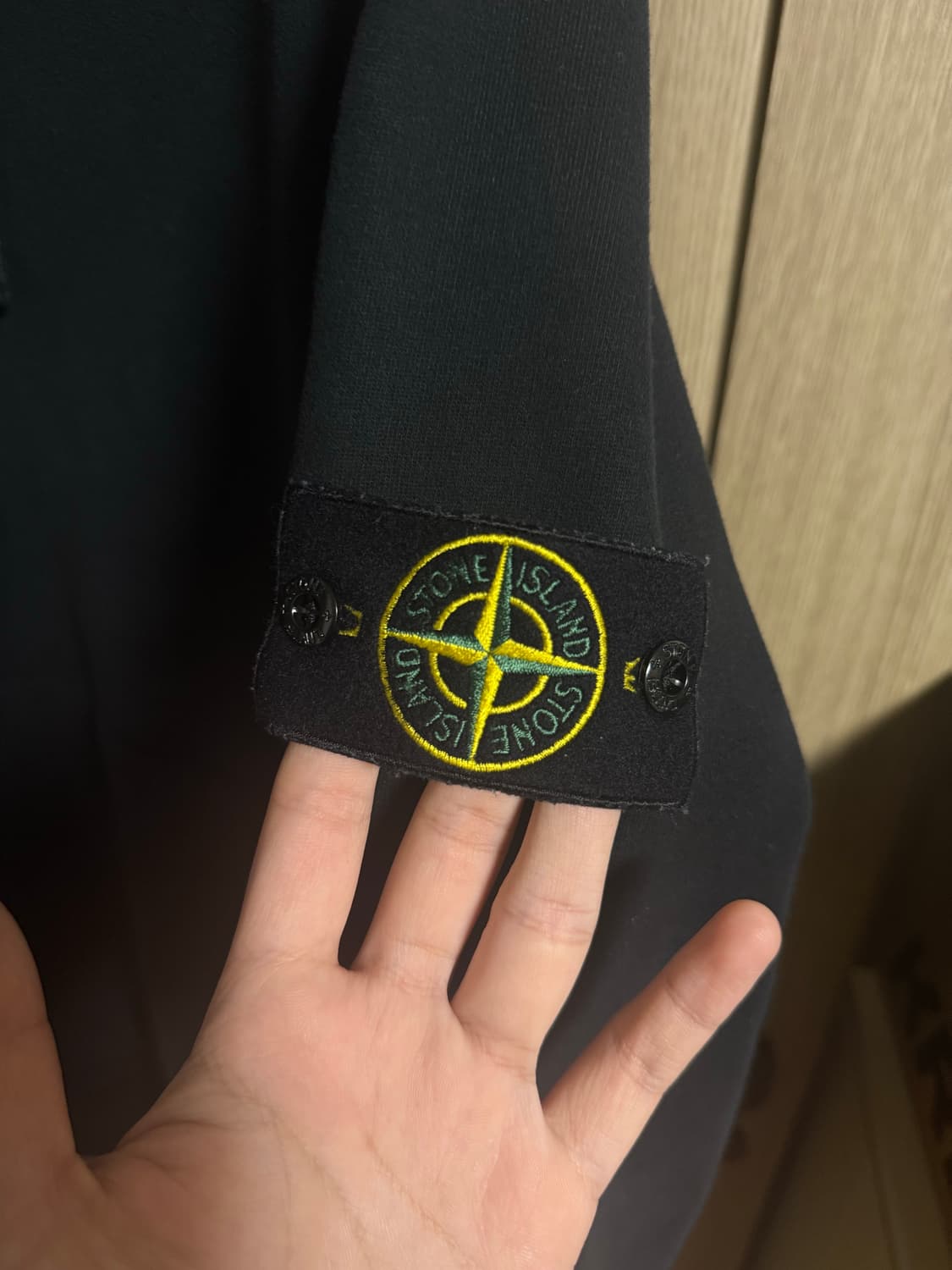 스톤아일랜드 와펜 패치 후드티 블랙 M 상품이미지3