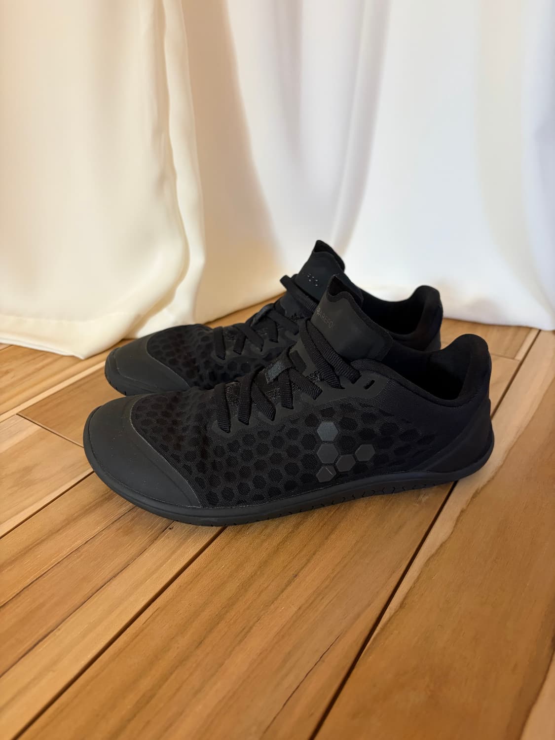 Vivobarefoot Stealth III 상품이미지1