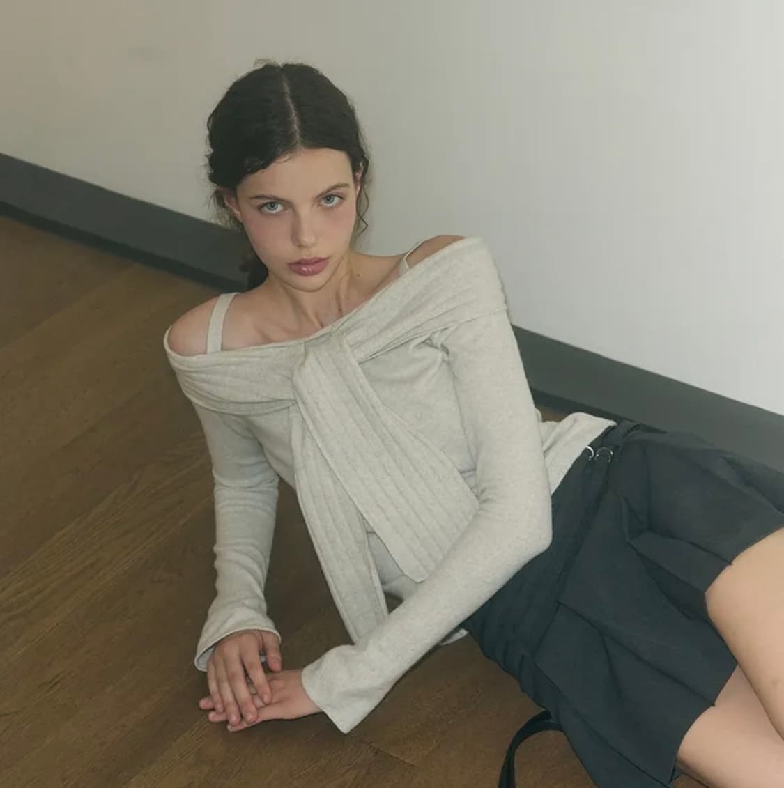 레더리 소프트 머플 오프숄더 니트 오트밀크 상품이미지1