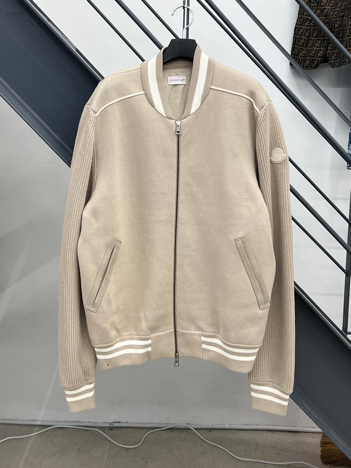 몽클레어 24ss 베이지 니트 패딩 상품이미지1